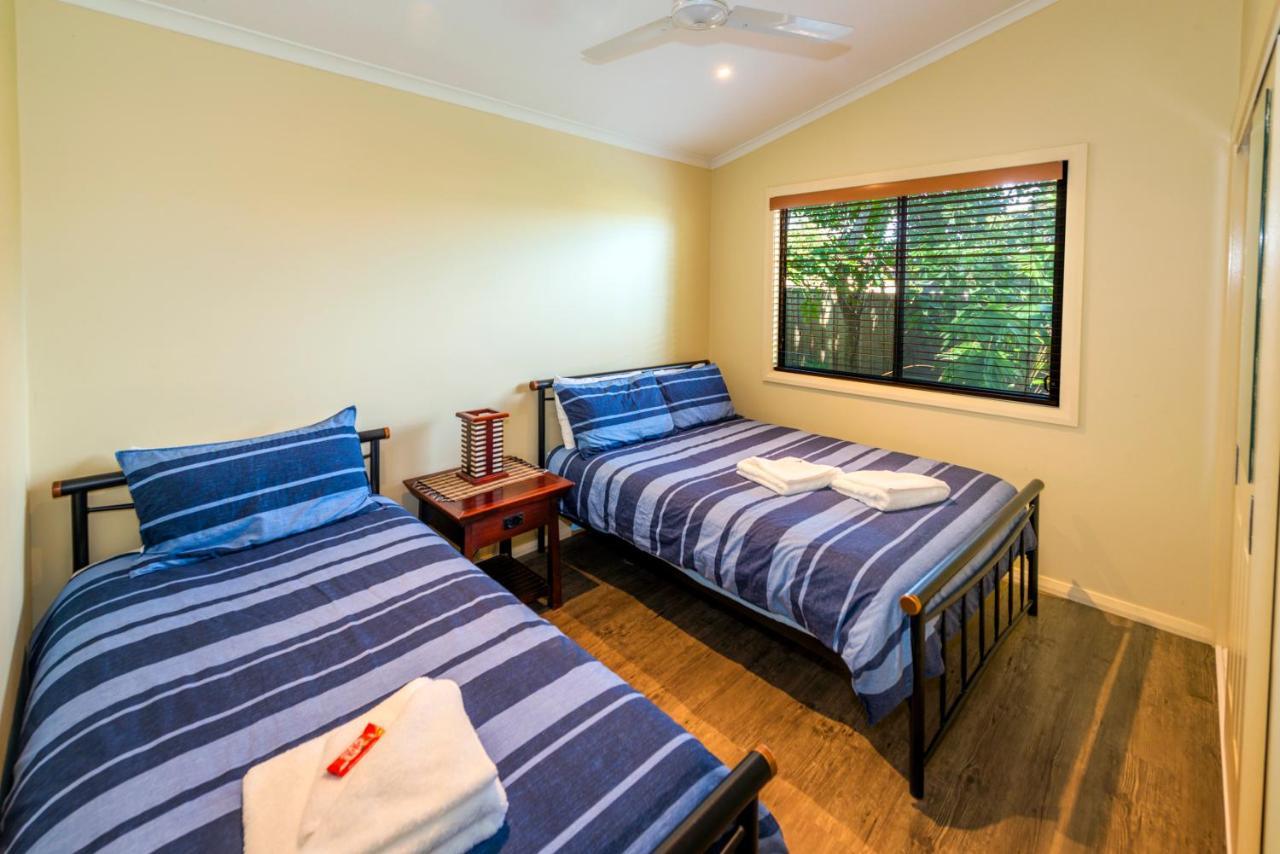 Safety Beach Bungalows Woolgoolga Exteriör bild