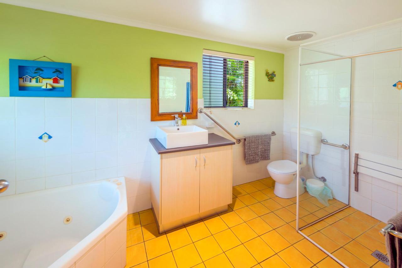 Safety Beach Bungalows Woolgoolga Exteriör bild